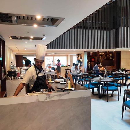 Royal Orchid Golden Suites Pune Ngoại thất bức ảnh