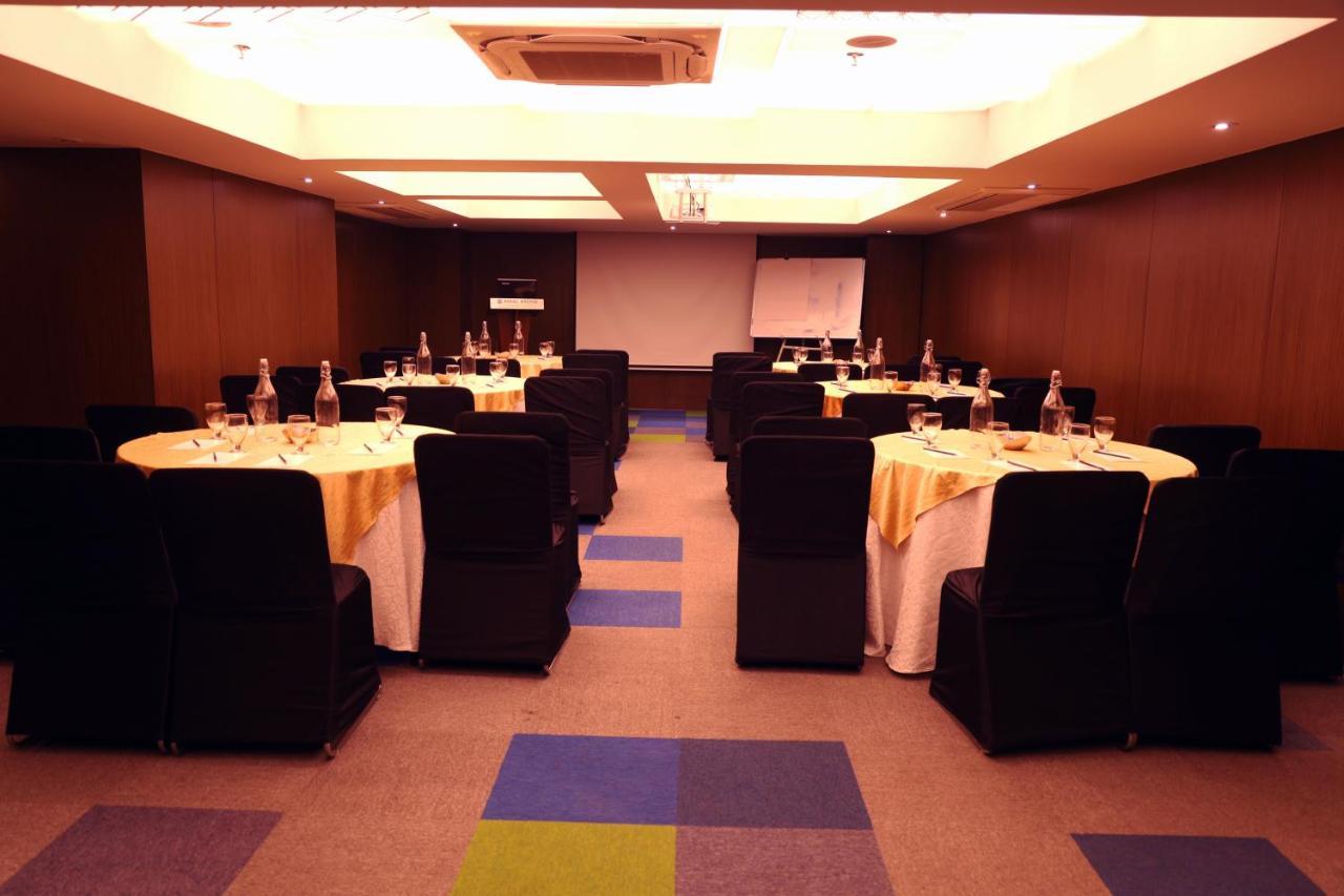 Royal Orchid Golden Suites Pune Ngoại thất bức ảnh
