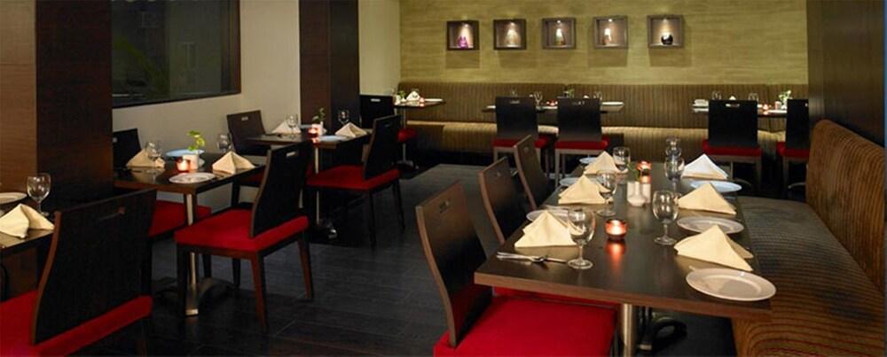 Royal Orchid Golden Suites Pune Ngoại thất bức ảnh