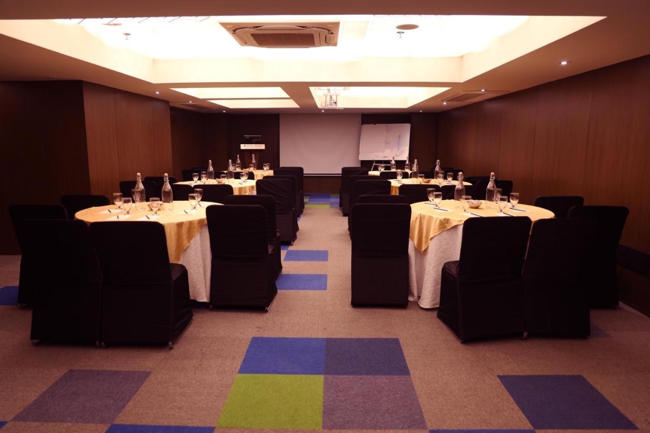 Royal Orchid Golden Suites Pune Ngoại thất bức ảnh