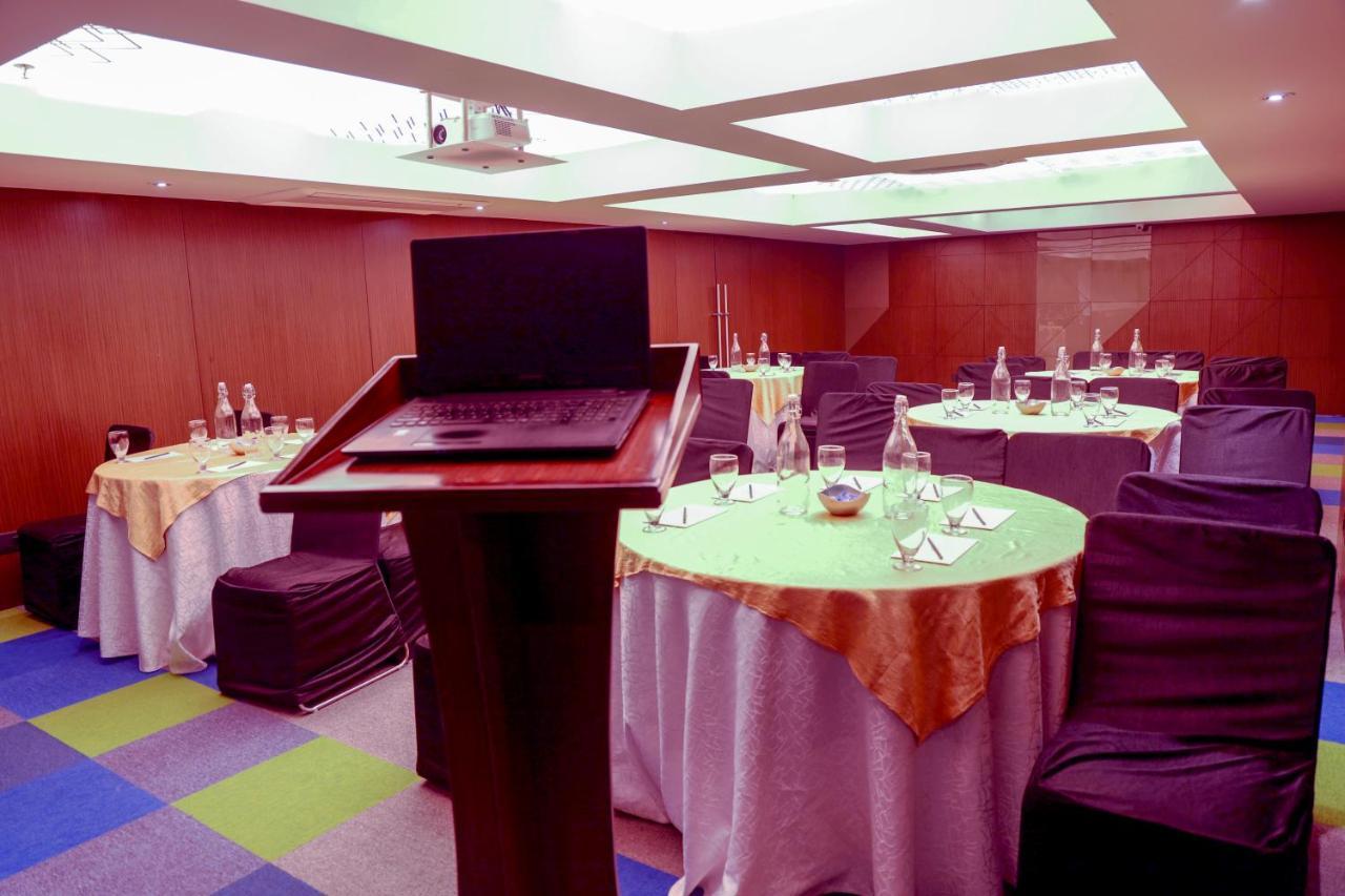 Royal Orchid Golden Suites Pune Ngoại thất bức ảnh