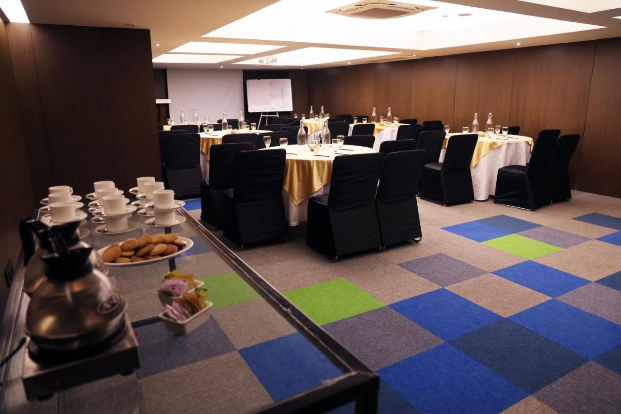 Royal Orchid Golden Suites Pune Ngoại thất bức ảnh