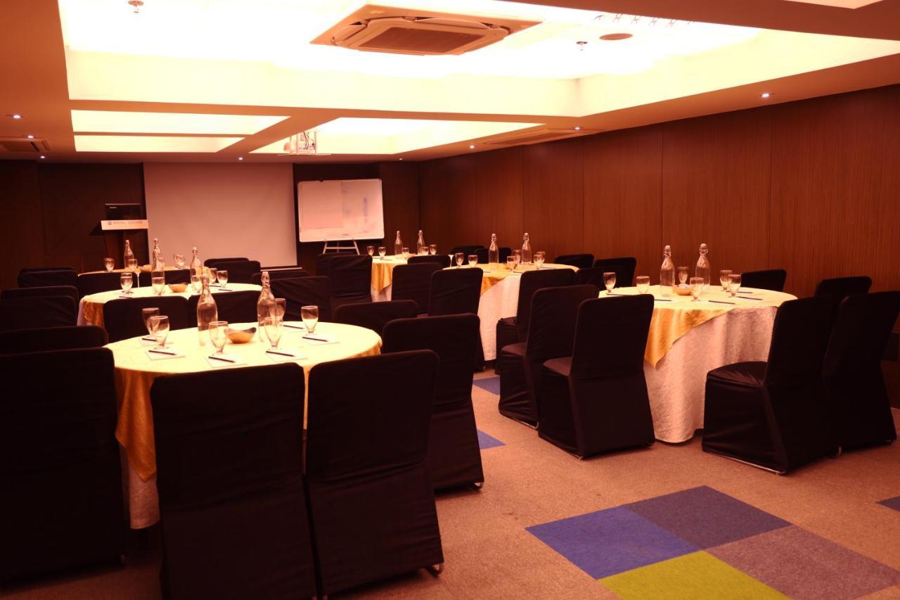 Royal Orchid Golden Suites Pune Ngoại thất bức ảnh