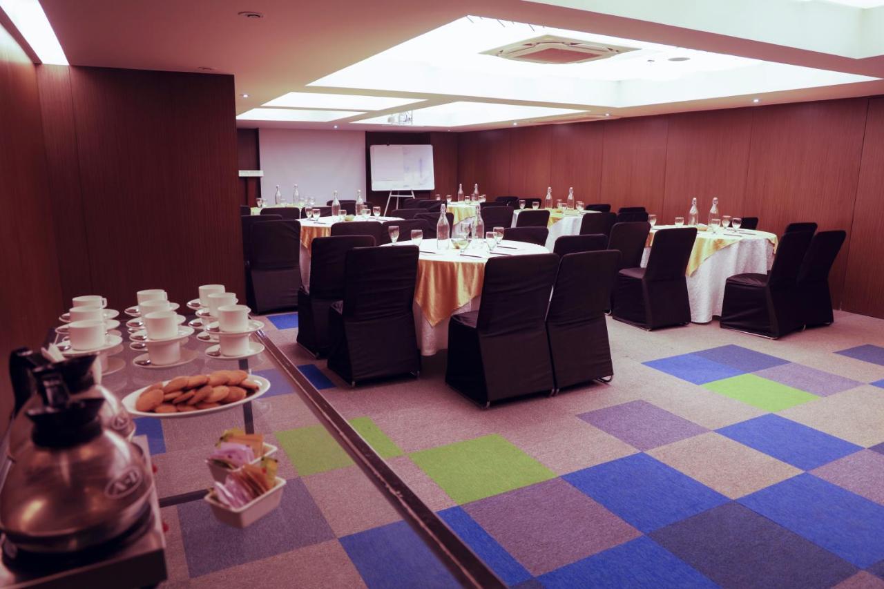 Royal Orchid Golden Suites Pune Ngoại thất bức ảnh