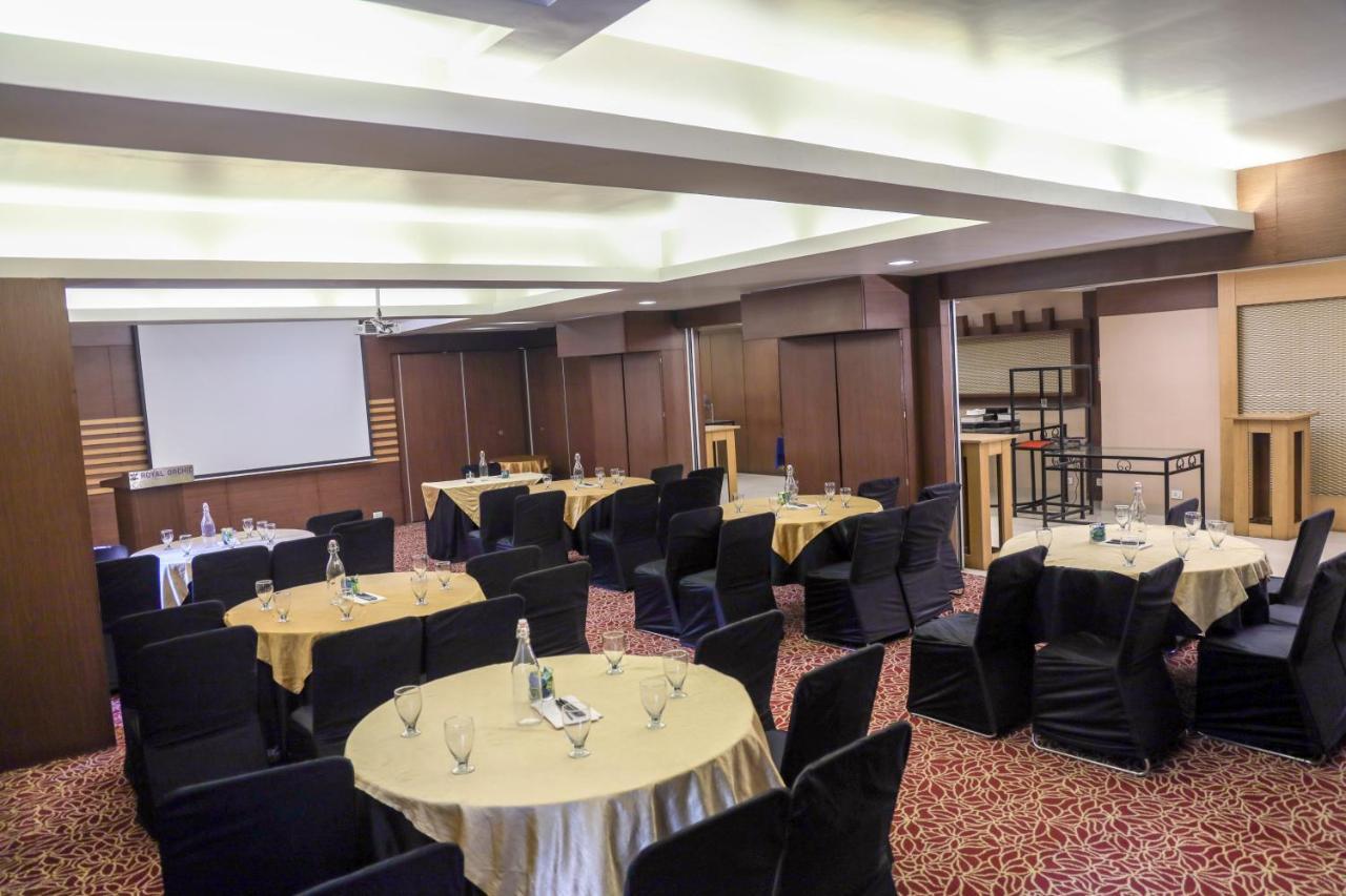 Royal Orchid Golden Suites Pune Ngoại thất bức ảnh