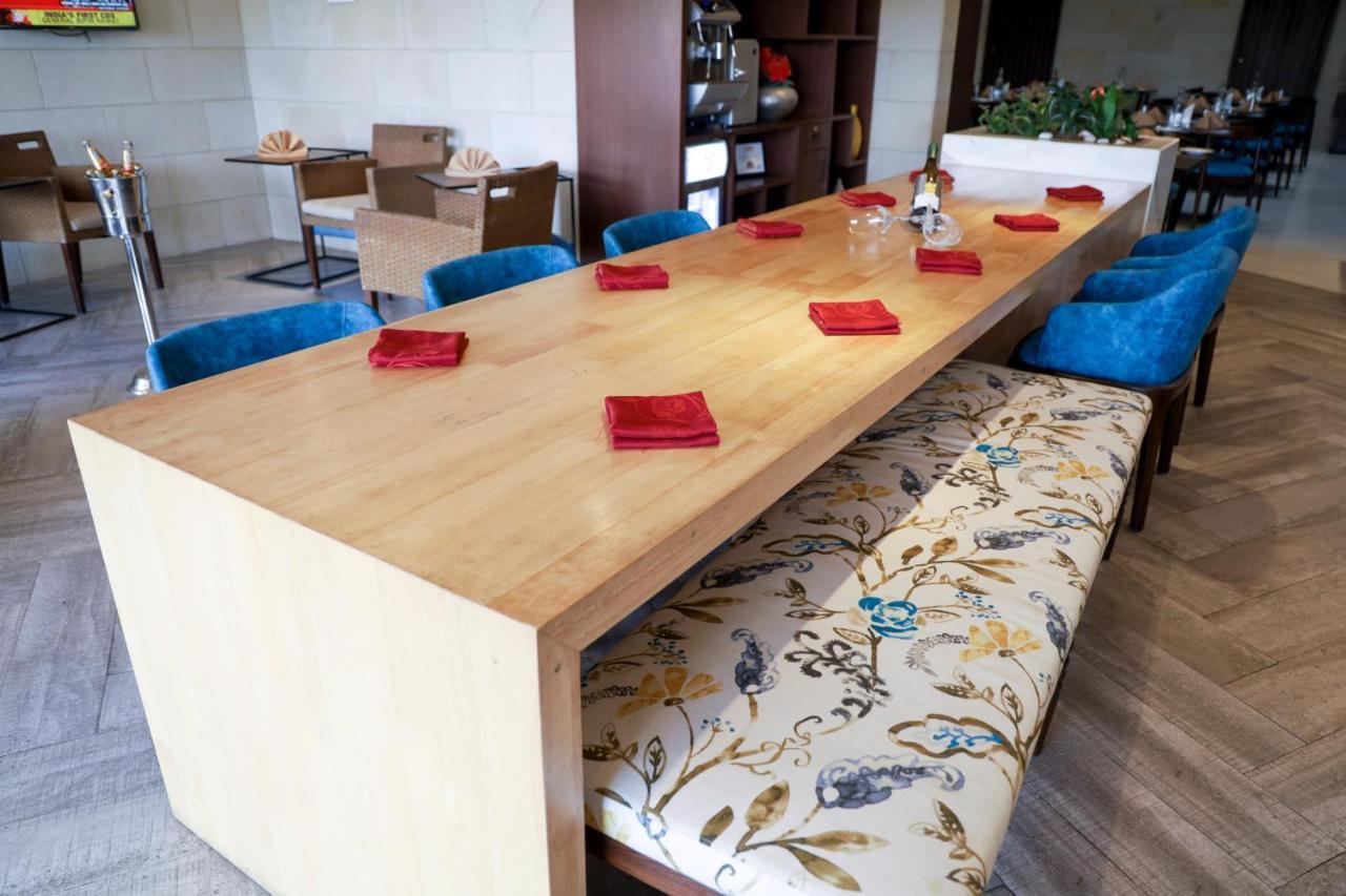 Royal Orchid Golden Suites Pune Ngoại thất bức ảnh
